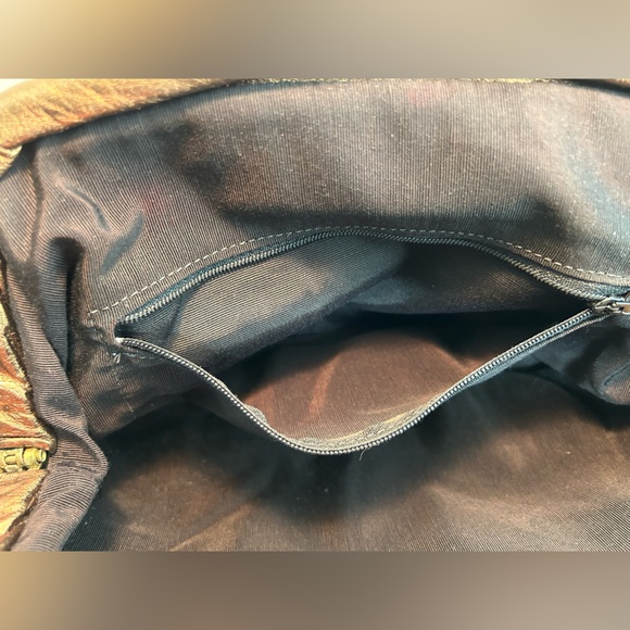 Bags by Pinky Vintage Metallic Leather Crossbody Bag - Picture 14 of 15